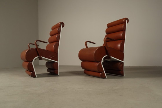 Pair of sculptural cognac leather armchairs, 1970s – Metal (photo 10 of 15)