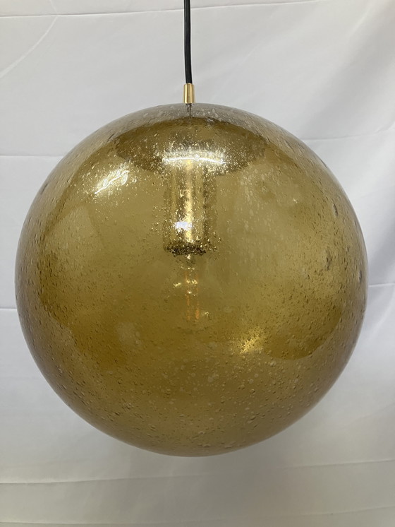 Image 1 of Lampe à suspension vintage Peill et Putzler ø30 verre bulle ambré NOS !