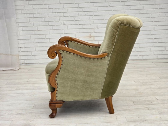 Image 1 of Fauteuil danois des années 1960, velours vert, bois de chêne sculpté.