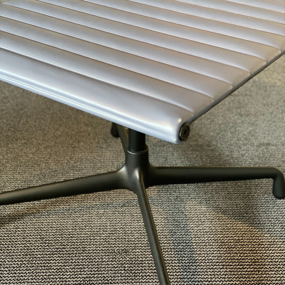 Image 1 of Vitra EA 125 ottoman