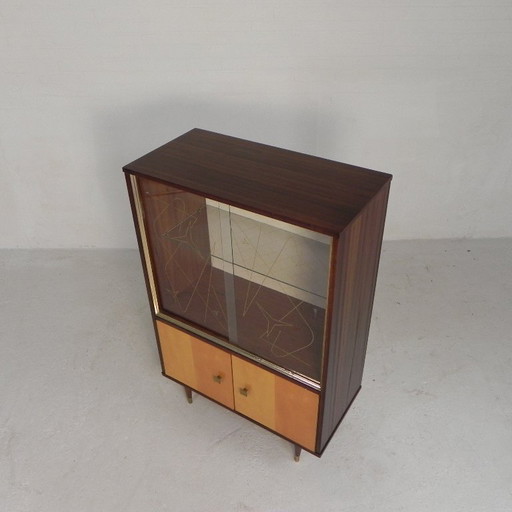 Vitrina de estilo futurista con puertas correderas de cristal, Bélgica, década de 1960.