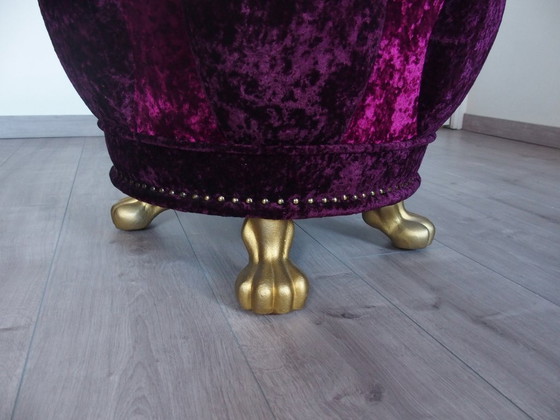 Image 1 of Couchtisch und zwei Thronsessel aus lila-fuchsiafarbenem Samt von BRETZ