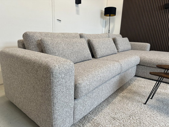 Image 1 of Sofá de muestra gris jaspeado en perfecto estado, 320x173 cm.