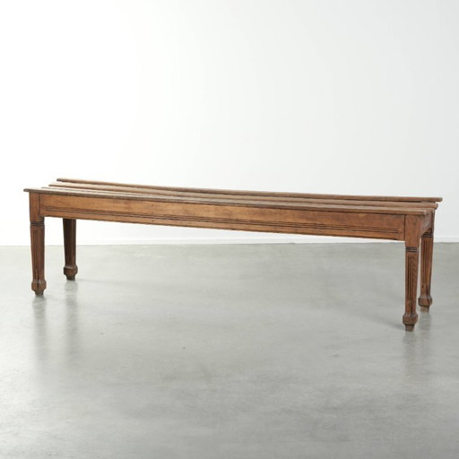 Elegante banco antiguo francés de roble de finales del siglo XIX.