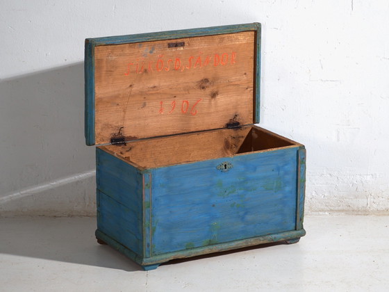 Antike bemalte blaue Truhe aus Kiefer – Mitteleuropa, um 1900 – Aufbewahrungsschrank, Iron, Scandinavian (photo 33 of 40)