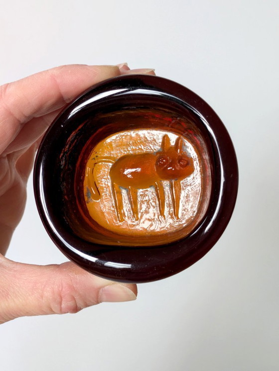 Image 1 of Erik Hoglund Kosta Plato de Cristal | Decoración Gato Ámbar | Midcentury Escandinavo