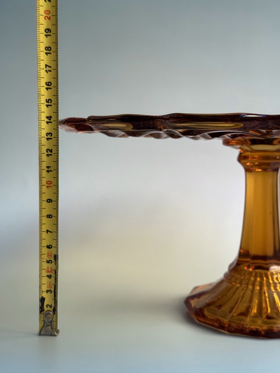 Image 1 of Porte-gâteau - Lady - Ankerglas Bernsdorf- Période Art Déco (années 1930)- Verre ambré