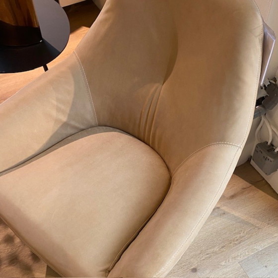 Image 1 of Leolux Cantate Club armchair with ottoman