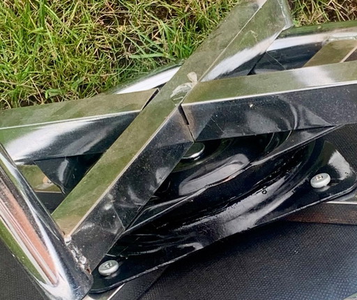 Mesa de bar con dos sillas de bar, circa 1983