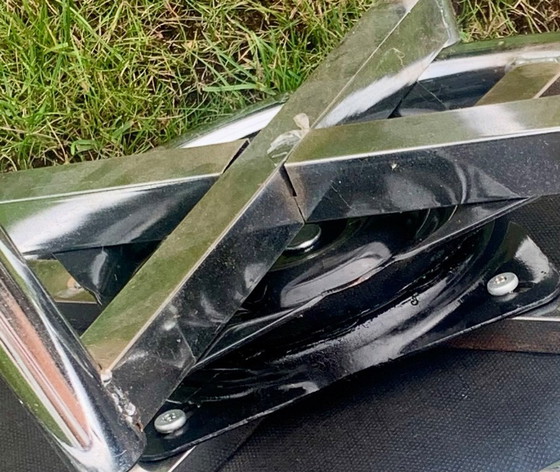 Image 1 of Mesa de bar con dos sillas de bar, circa 1983