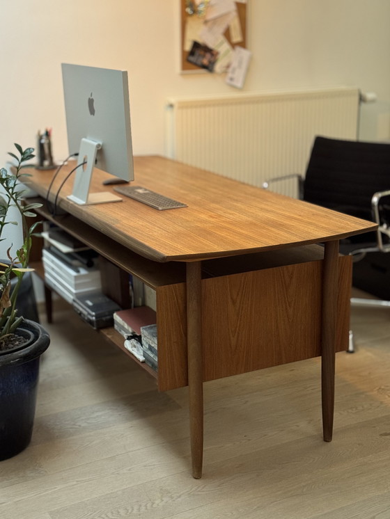 Image 1 of Ufficio Tijsseling in teak a corno di mucca di metà secolo