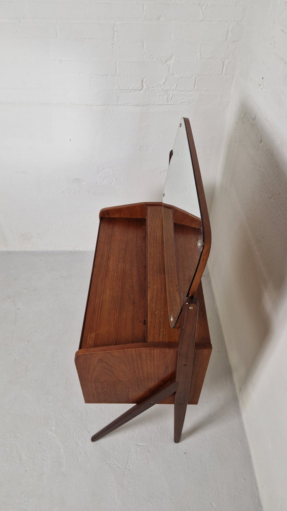 Image 1 of Tocador o escritorio de diseño danés moderno