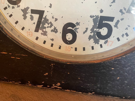 Image 1 of Fabriekesklok Klok Wandklok Vintage Frans jaren 40