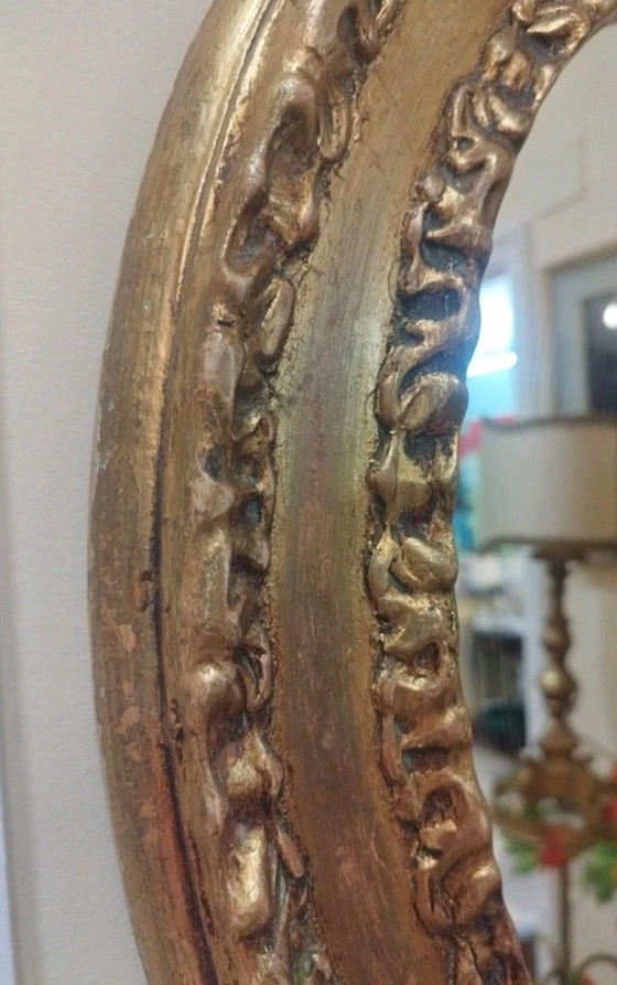 Image 1 of Ovaler Spiegel mit antikgoldenem Rahmen im Barockstil