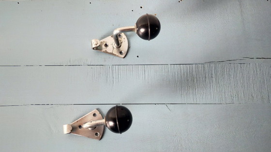 Due Appendiabiti Scolastici Vintage – Metal, Plastic (photo 4 of 5)
