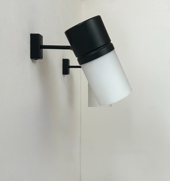 Image 1 of Coppia di applique vintage regolabili, metallo nero opaco e vetro opalino, Francia, 1950