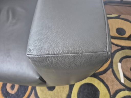 Fauteuil en cuir gris