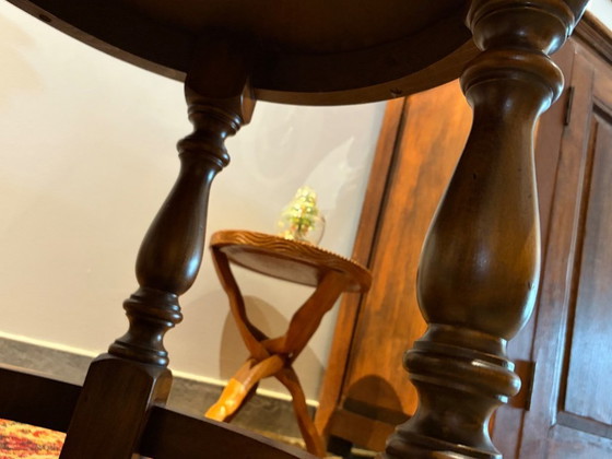 Image 1 of Classic round oak coffee table / side table (Ø 60 cm) – Perfect condition!