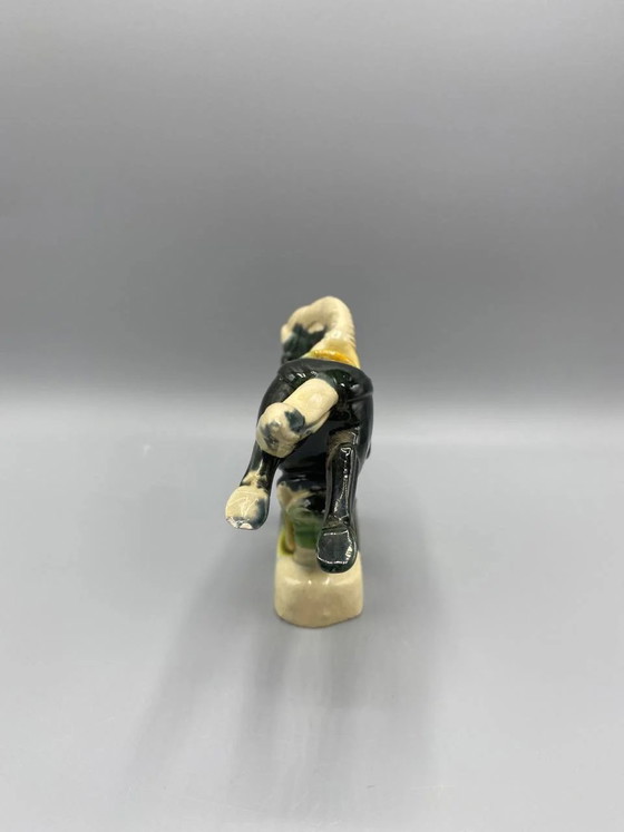 Cavallo al galoppo in ceramica smaltata, stile Tang, nero e crema, sella gialla e verde. – Stoviglie (photo 3 of 6)