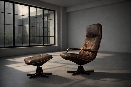 Image 1 of Vintage Mid-Century Danish Modern Brown Leather Adjustable Easy Chair & Ottoman Set from Berg Furniture, 1970s, Set of 2