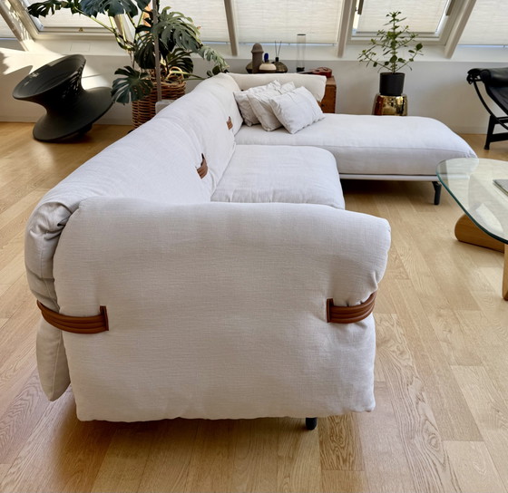 Image 1 of Canapé d'angle Moroso Belt par Patricia Urquiola – Tissu crème et cuir – 2022