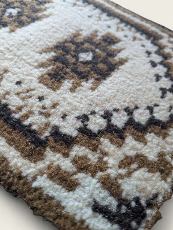 Image 1 of Zeldzame vintage tafelloper in oosterse/etnische stijl – 24 × 40 cm – Bruin & Beige – Zeer goede staat