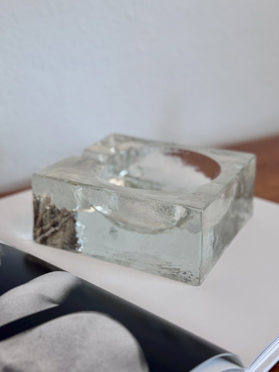 Image 1 of Vintage brutalist asbak / schaal blok glas 