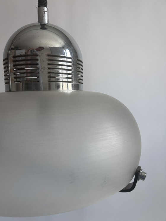 Image 1 of Lampada a sospensione vintage in cromo e plexiglass satinato - anni '70