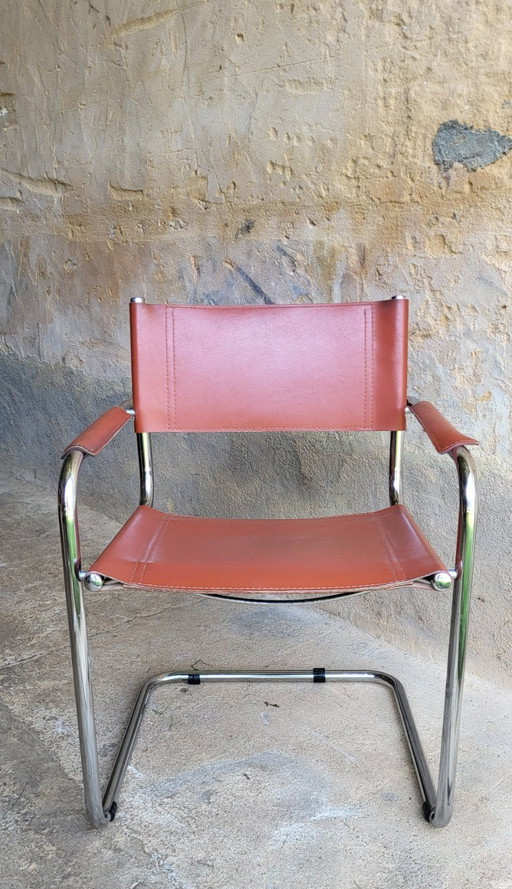 Fauteuil cantilever en cuir 