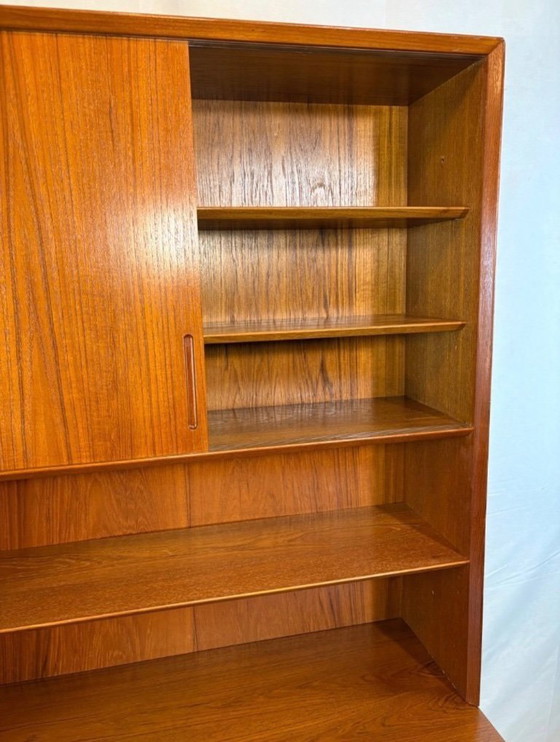 Image 1 of Mueble de pared/librería retro de teca de mediados de siglo de Poul Hundevad (años 60). Un fantástico y elegante mueble de pared