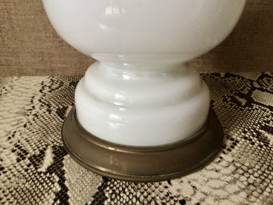 Image 1 of Lampada da tavolo vintage in vetro opalino