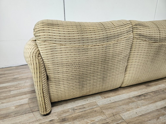 Maralunga driezitsbank van Vico Magistretti uit de jaren 70. – Cassina, 3-5 zitsbanken, Textile, Klassiek (photo 20 of 20)