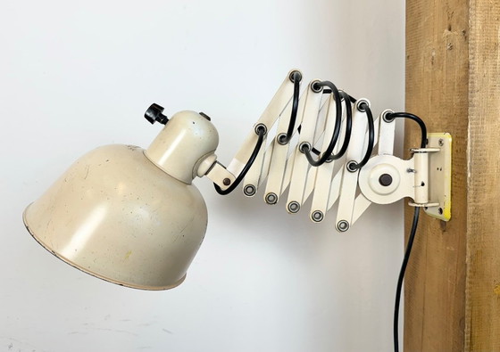 Image 1 of Beigefarbene, industrielle Wandleuchte im Midcentury-Stil mit Scherenmechanismus von Wila Leuchten, 1960er Jahre