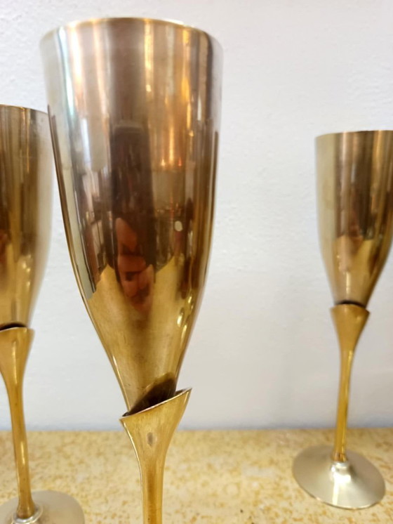 Image 1 of 8 champagneglazen van metaal en messing in Hollywood Regency-stijl uit 1970