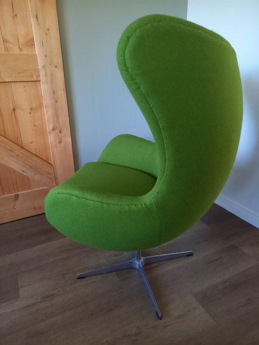 Egg chair replica naar model Arne Jacobsen