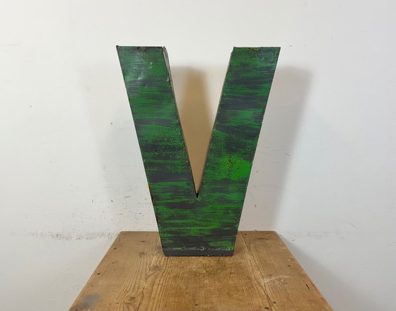 Image 1 of Grande lettera V in ferro verde vintage per facciata, anni '70