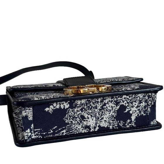 Dior Montaigne 30 – Crossbody bags, Calfskin (photo 22 of 25)