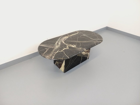 Image 1 of Vintage oval coffee table in black marble from the 1970s