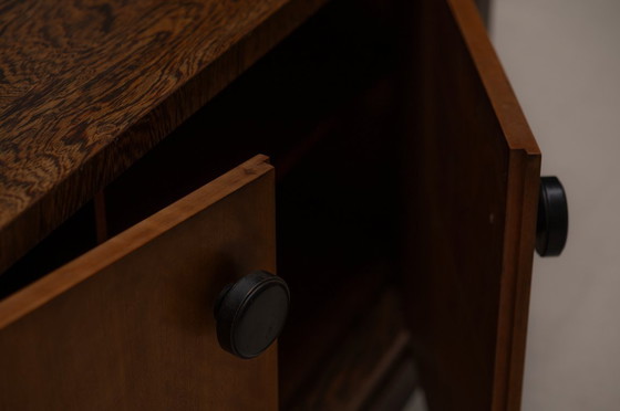 Image 1 of Dressoir uit het begin van de 20e eeuw in de stijl van De Coene