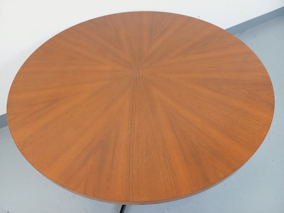 Image 1 of Grande table basse ronde style scandinave vintage modulable en table à manger “monte et baisse”, en teck et métal noir