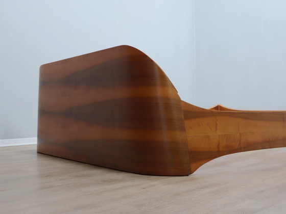 Image 1 of Italiaans bedframe uit de jaren 70 van gebogen walnotenhout met opbergruimte in het hoofdeinde.