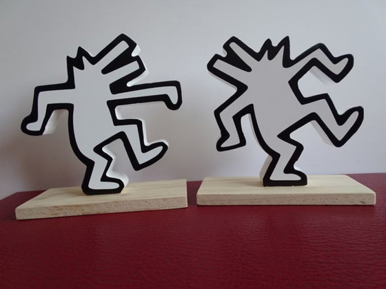 Image 1 of Keith Haring - Limited Edition Dancing Dogs boekensteunen / decoratief object (set)