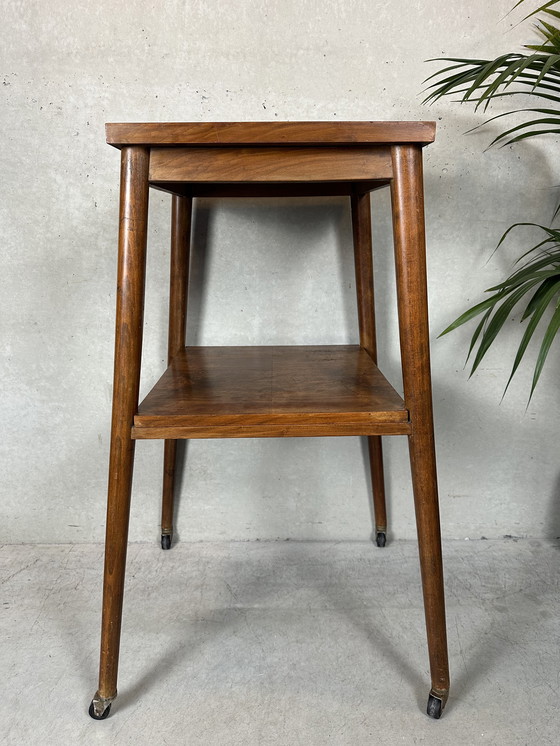 Image 1 of Vintage (hoog) bijzettafel / plantentafel op wielen