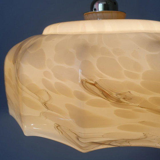 Image 1 of Grande lampada a sospensione vintage in vetro opalino in stile Art Déco.