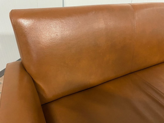 Image 1 of Cognacfarbenes Echtledersofa, 2,5-Sitzer – Erstklassiger Sitzkomfort – Modernes und nachhaltiges Design