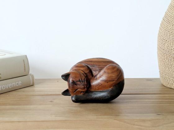 Image 1 of Figurine de chat siamois endormi à crinière de main | Teck milieu du siècle