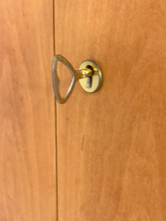 Image 1 of Magnifique armoire vintage / meuble en bois / armoire à linge / meuble de style années 50