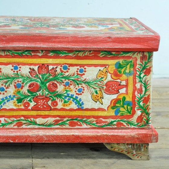 Image 1 of Pequeño cofre de arte popular, circa 1930.