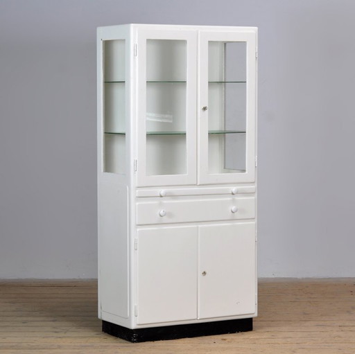 Houten medisch kabinet, 1950