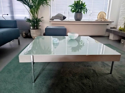 Glas Square Design Couchtisch Größe 105 M X 32 Cm. Mit einem Paar von kleinen (leicht zu beheben) Schäden